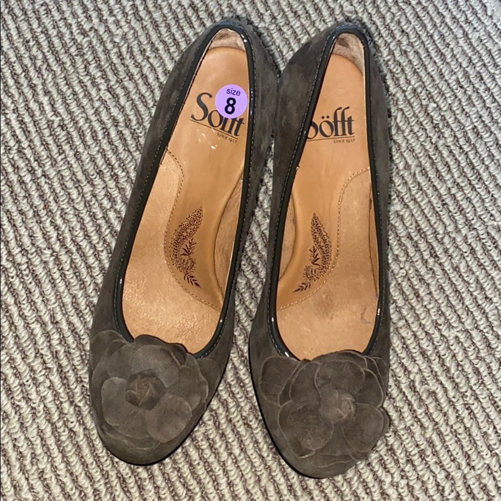NWOT Sofft brown suede pumps! 8